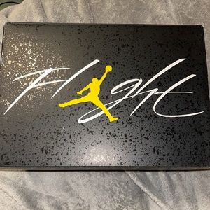 Air Jordan Retro 4 “thunders”